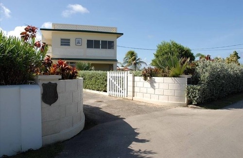 Belair House | Your Relaxing Tropical Getaway Near Crane Resort - 3 bedroom