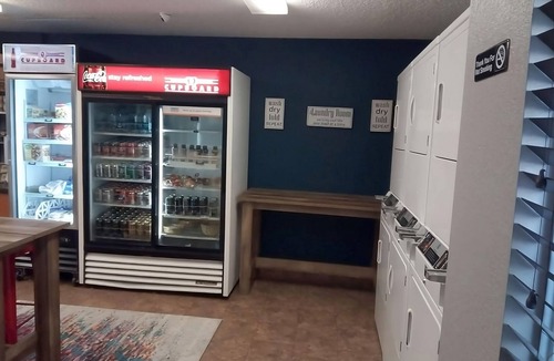 Somerset Apartment | Your Relaxing Getaway Awaits! 2 Family-friendly units near Billy Bob's Texas!