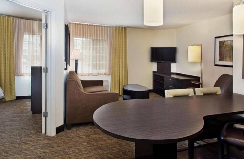 Somerset House | Your Relaxing Getaway Awaits! 4 Comfortable units! Near Colonial Park