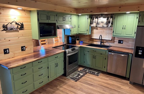 Long Lake Cabin | Your rustic lakeside retreat awaits at Goldens on the Lake!