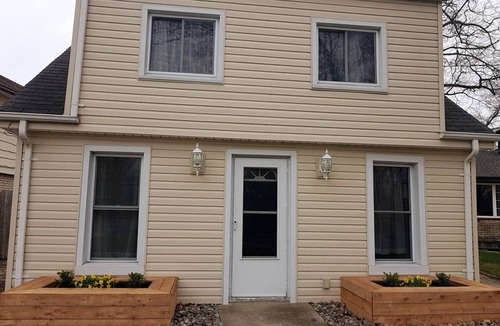 Sarnia House | Your Sarnia "City Cottage" is waiting for you!