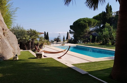Falicon House | Your sea view villa with private swimming pool and tennis court