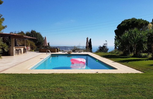 Falicon House | Your sea view villa with private swimming pool and tennis court