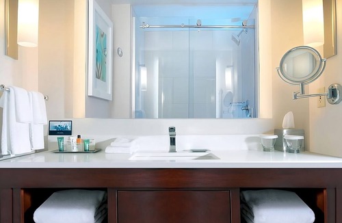 Park Shore Hotel | Your Search for the Perfect Stay Ends Here! 2 Units, Outdoor Pool, Free Parking!