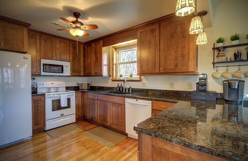 Vilas Ski Chalet | Your Secluded Retreat with Breathtaking Views, Hot tub & Game room