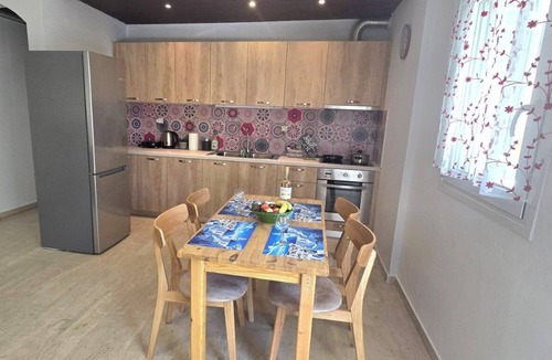 Malia House | Your Summer Home with Courtyard – Relaxation for 4 Guests
