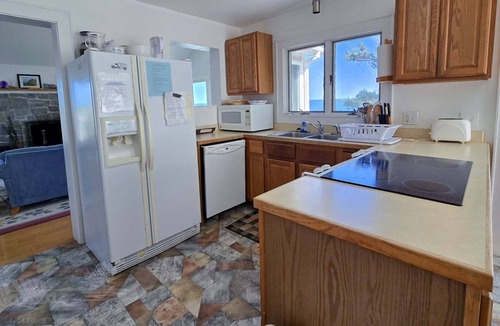 Georgetown Cottage | Your Tranquil Indian Point Retreat with Breathtaking Views & Beach Access
