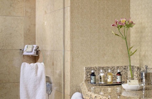 Torrey Pines Hotel | Your Ultimate Golf Getaway! Outdoor Pool, Pets Allowed, Close to Blacks Beach!