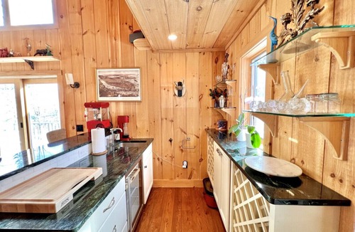 Stratton and Bromley Ski Areas House | Your Vermont Mountain Haven Pet Friendly home with Hot tub!