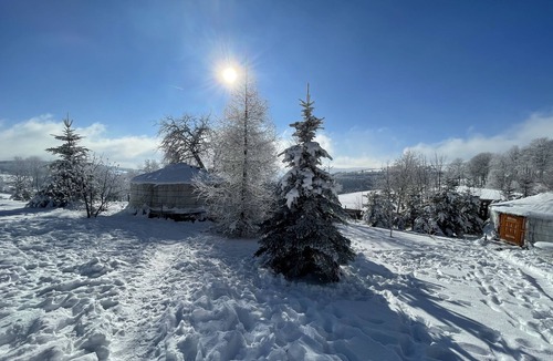 Saint-Antheme RV Rental | Yourte Supérieur 4 place