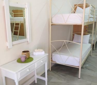 Perissa Hostel | Youth Hostel Anna