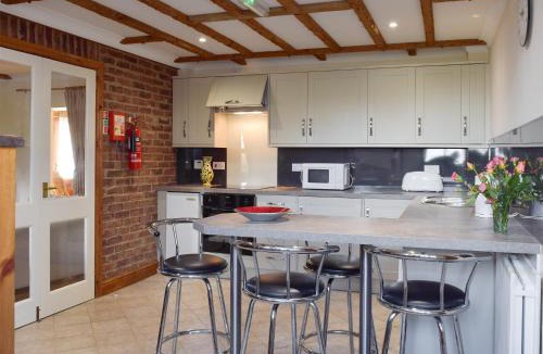 Llanddowror House | Yr Efail Argoed