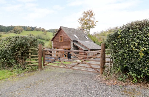 Llanfyllin House | YR HEN EFAIL, pet friendly, character holiday cottage in Llanfyllin