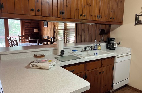 Eagle River Cabin | Yr round 3 Level Lodge in Eagle River/Sugar Camp WI-Fishing Boating Snowmobiling