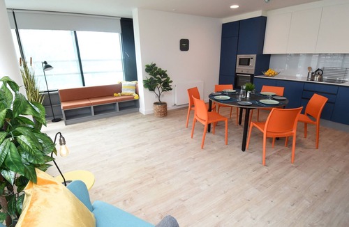 Cork City Centre Hostel | Yugo Explore - Lee Point