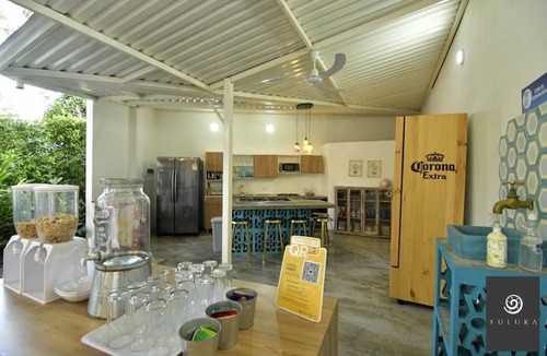Apulo Hotel | YULUKA HOSTEL