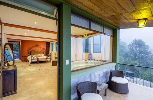 Pacto Hotel | Yumbo Love Experience