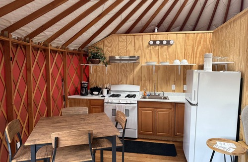 Vacaville Cottage | Yurt - Beautiful One-Bedroom Yurt