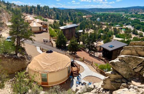 Orderville House | Yurt Overlook #3 with AC and Private Bath 2 Kings