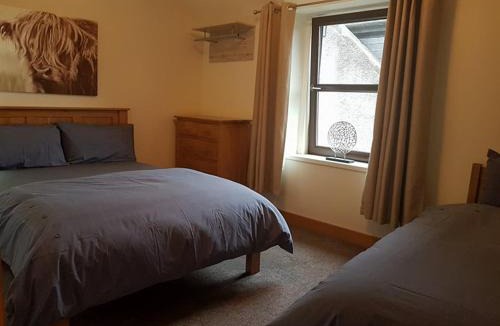 Inverurie Apartment | Yvi's 2-3 Bedroom Town Apartment