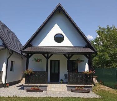 Praid House | Zöld Tulipán