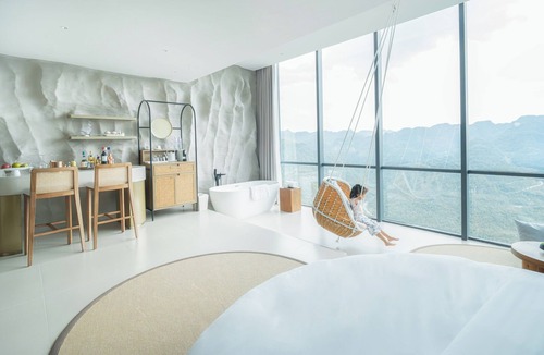 Anlong County Hotel | Z-Cliff Hotel