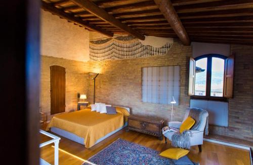 San Gimignano City Centre Apartment | Zafferano Rooftop Terrace Tower House