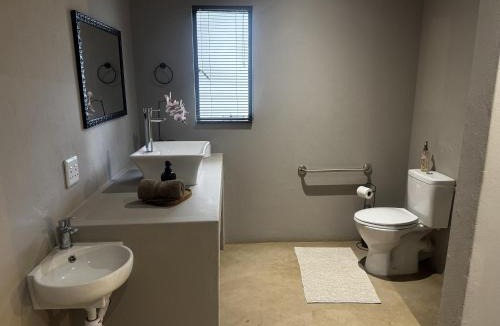 Hartbeespoort Cabin | ZAKA Lodge