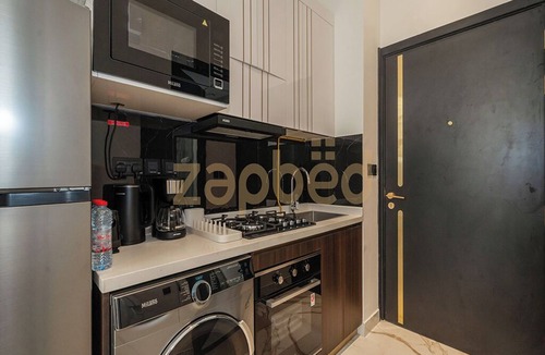 International City Apartment | Zapbed-Modern Studio Petalz By Danube