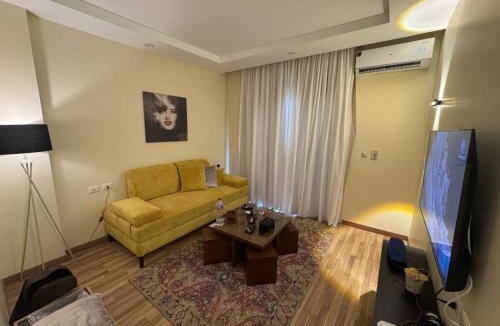 Sheikh Zayed City Apartment | Zayed Elite Retreat pool, garden & breeze