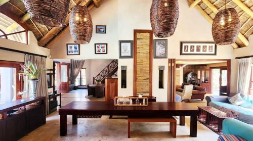 Leeupoort Villa | Zebula Golf and Wildlife Estate - Moi Signature Exclusive Leisure Villas
