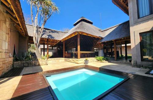 Leeupoort Villa | Zebula Golf and Wildlife Estate - Moi Signature Exclusive Leisure Villas
