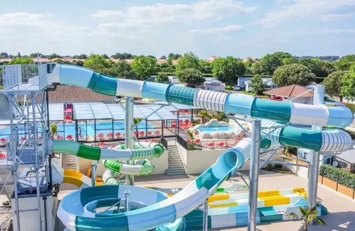 Tharon-Plage House | ZEcamping familial parc aquatique animaux acceptés mobil-home TV 34m2