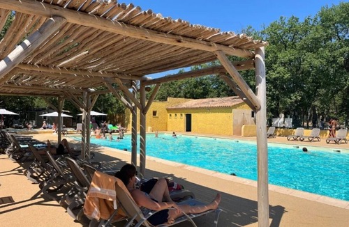 Saint-Saturnin-les-Apt House | ZEcamping 3 étoiles piscine chauffée locatif TV LV clim 27m2