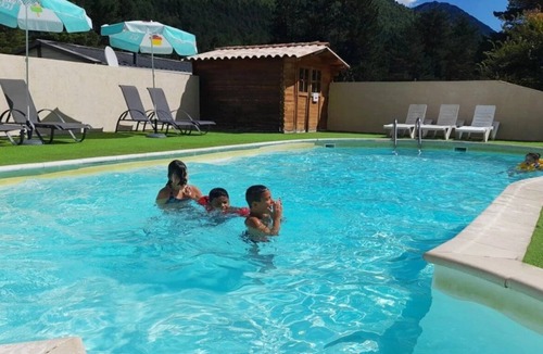 Saint-Auban Ski Chalet | ZEcamping 2 étoiles piscine locatif TV clim 36m2 6 pers