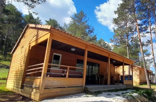 Saint-Auban Ski Chalet | ZEcamping 2 étoiles piscine locatif TV clim 36m2 6 pers