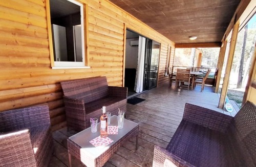 Saint-Auban Ski Chalet | ZEcamping 2 étoiles piscine locatif TV clim 36m2 6 pers