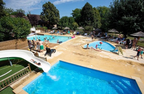 Saint-Cirq Ski Chalet | ZEcamping 3 étoiles piscine chauffée club enfant chalet 25m2 4 pers