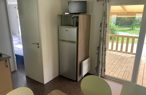 Thiviers House | ZEcamping 3* 1km plage pataugeoire club enfant locatif TV 35m2 6 pers