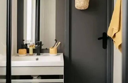 Gex House | ZEcamping 3* animaux acceptés locatif TV clim 23m2 4 pers