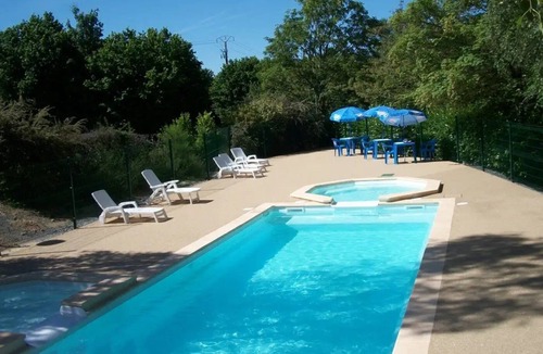 La Souterraine Ski Chalet | ZEcamping 3* animé pataugeoire pet friendly chalet LV BBQ 40m2 4 pers
