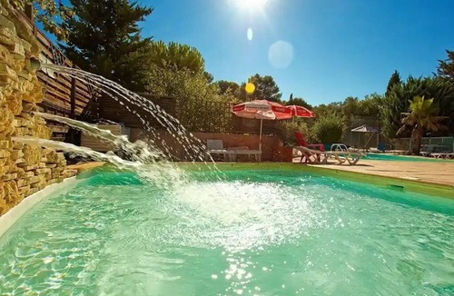 Junas House | ZEcamping 3* dog friendly avec piscine dans un environnement calme