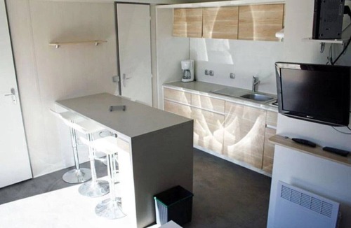 Argenton-Chateau House | ZEcamping 3* familial piscine chauffée dog friendly mobil-home TV BBQ