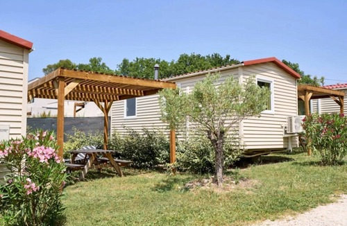 Malemort-du-Comtat House | ZEcamping 3* piscine animaux acceptés locatif BBQ clim 22m2 4 pers