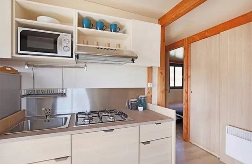 Junas Ski Chalet | ZEcamping 3* pataugeoire dog friendly locatif TV BBQ clim 47m2 6 pers