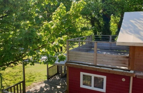 Secondigny Ski Chalet | ZEcamping 4 étoiles familial piscine chauffée locatif BBQ clim 36m2