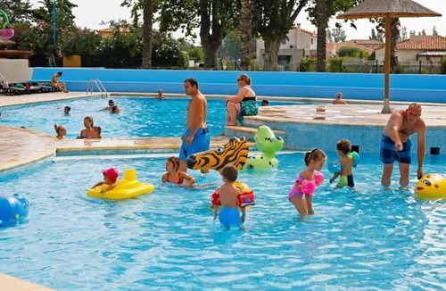 Secondigny House | ZEcamping 4 étoiles animé piscine chauffée mobil-home TV BBQ 29m2