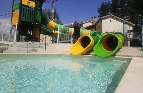 Ucel House | ZEcamping 4* animaux acceptés avec piscine chauffée toboggan et tennis