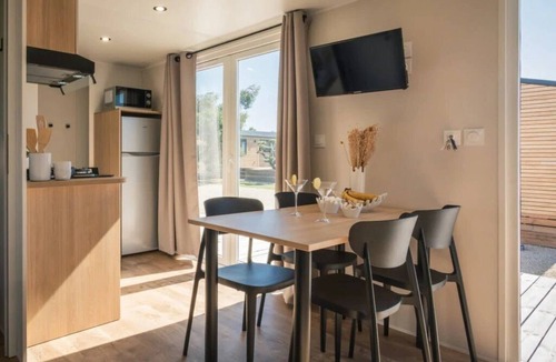 Challans House | ZEcamping 4* espace aquatique club enfant locatif TV BBQ 28m2 4 pers