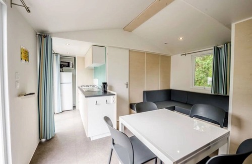 Pressignac House | ZEcamping 4* piscine couverte piscine chauffée dog friendly locatif TV